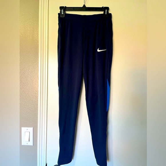 NIKE WOMENS DRI-FIT ACADEMY PRO PANT JOGGERS - Picture 4 of 9